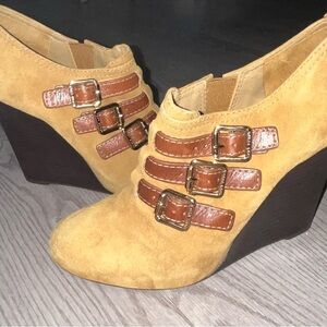 Tory Burch Gabriel High Wedge, Size 7M